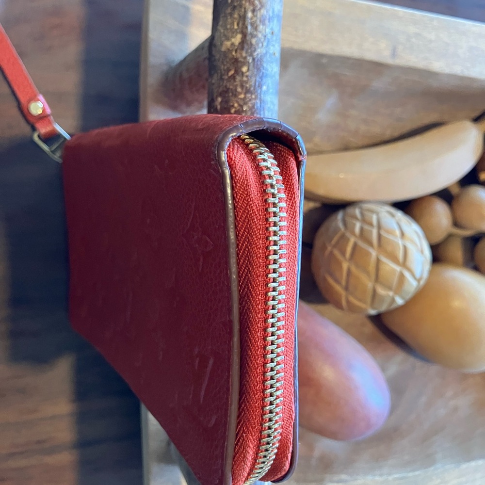 Louis Vuitton zip around Embossed Wallet in good used condition! - Picture 9 of 16